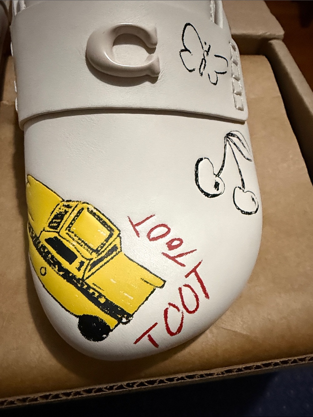 COACH White Illustrated Clog Slides — Lucky New York Motif - Picture 4 of 10